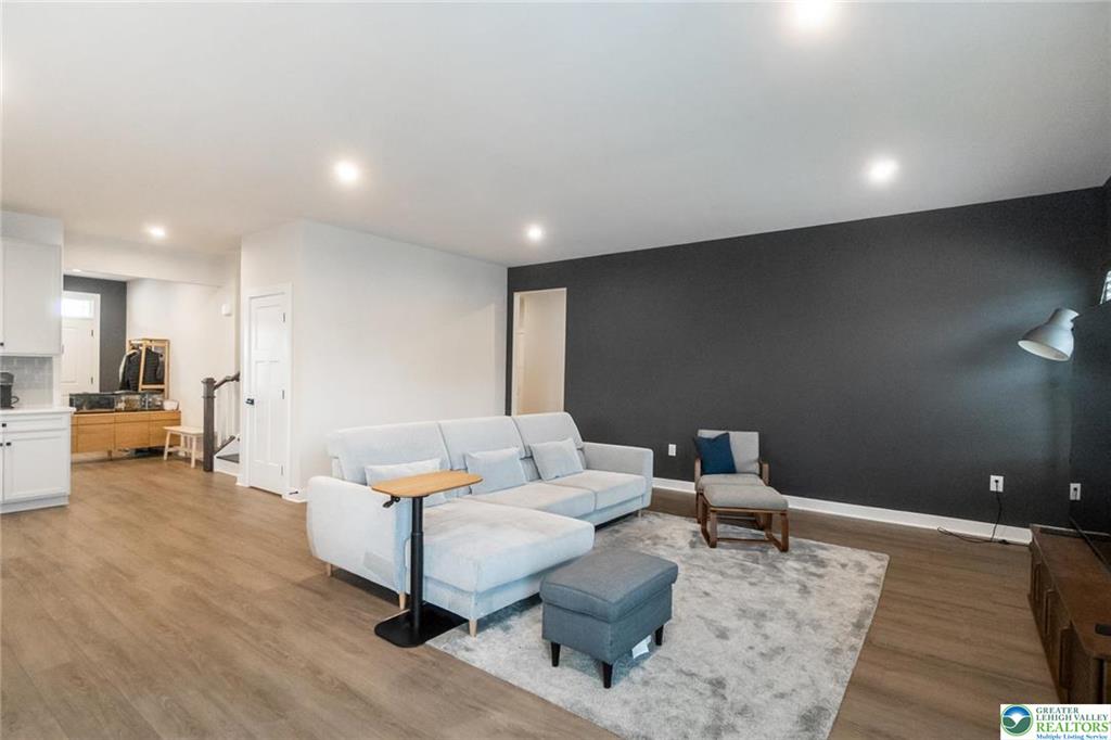 Catasauqua, Pennsylvania, 18032, United States, 5 Bedrooms Bedrooms, ,5 BathroomsBathrooms,Residential,For Sale,2008861