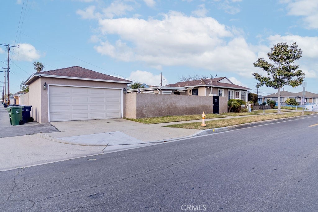 Los Angeles, California, 90061, United States, ,Residential,For Sale,2006223