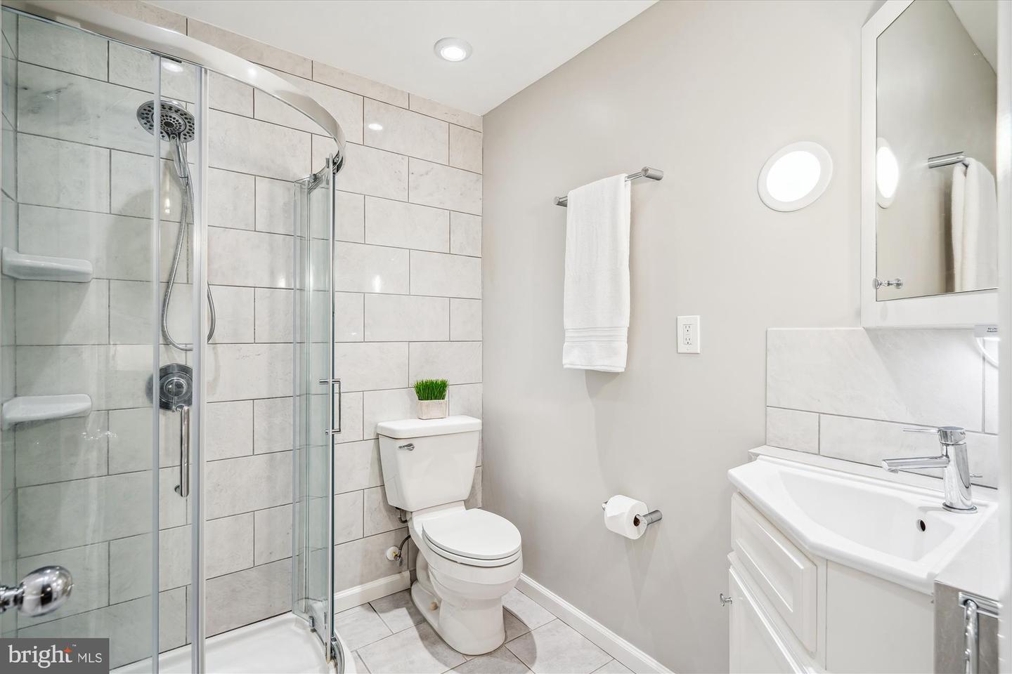 Annapolis, Maryland, 21403, United States, 5 Bedrooms Bedrooms, ,3 BathroomsBathrooms,Residential,For Sale,1839028