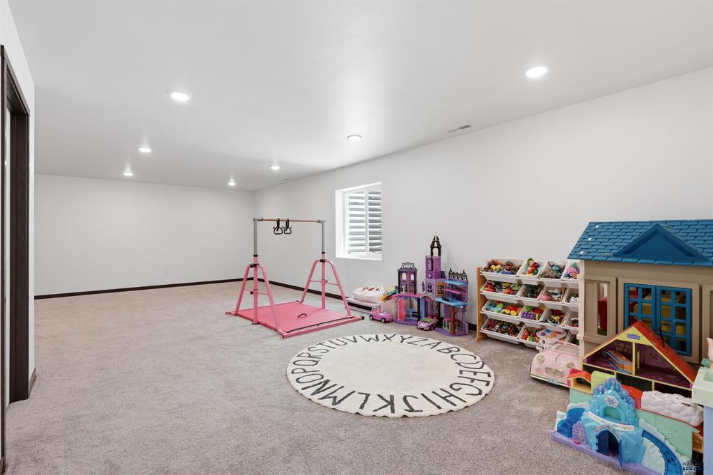 Rapid City, South Dakota, 57701, United States, 4 Bedrooms Bedrooms, ,3 BathroomsBathrooms,Residential,For Sale,2048114