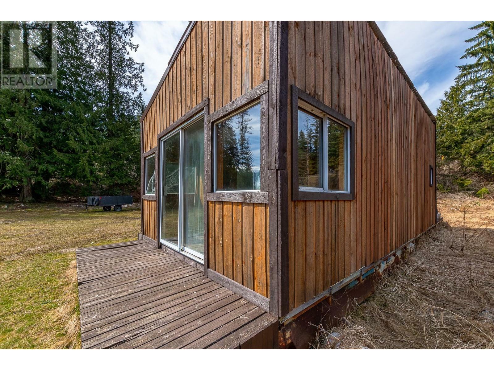 REVELSTOKE, British Columbia, V0E 2S0, CA, 4 Bedrooms Bedrooms, ,2 BathroomsBathrooms,Residential,For Sale,1838033