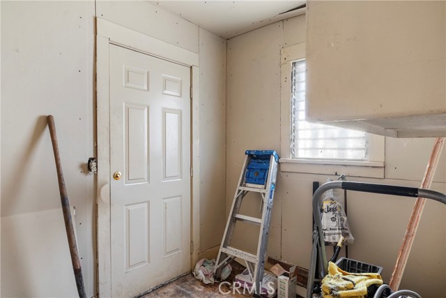 Los Angeles, California, 90018, United States, 2 Bedrooms Bedrooms, ,1 BathroomBathrooms,Residential,For Sale,1981345