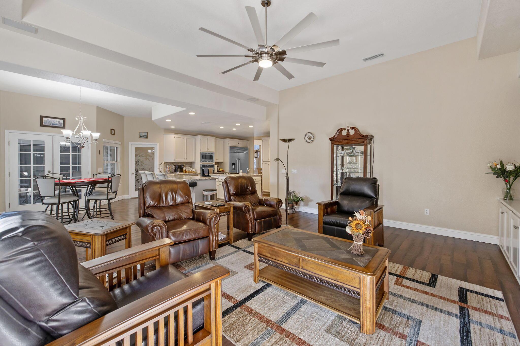 Visalia, California, 93292, United States, 4 Bedrooms Bedrooms, ,3 BathroomsBathrooms,Residential,For Sale,1977045