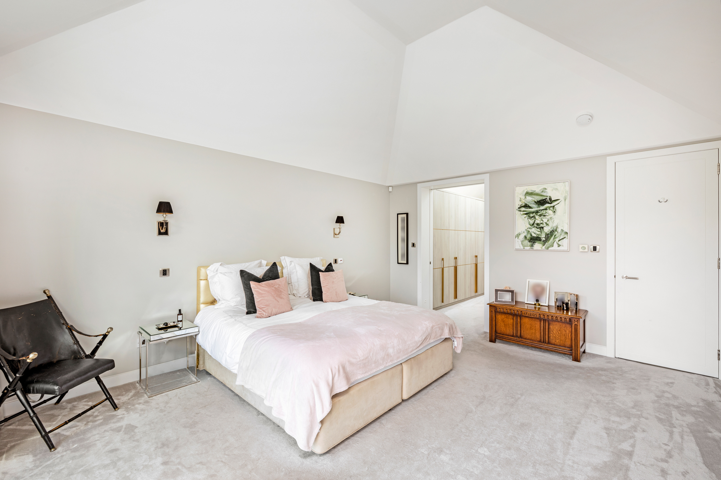  A seven-bedroom contemporary house built around a century-old olive tree - 物件實景