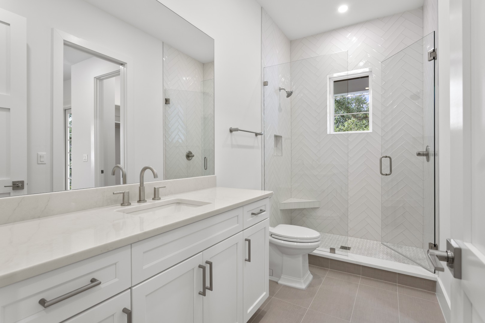 Tampa, Florida, 33611, United States, 6 Bedrooms Bedrooms, ,6 BathroomsBathrooms,Residential,For Sale,1981634