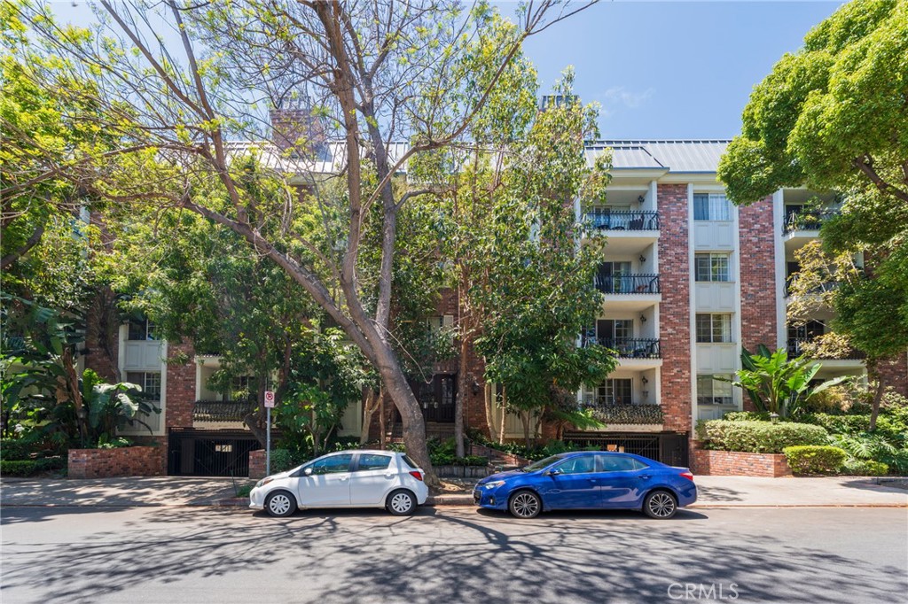 Los Angeles, California, 90024, United States, 2 Bedrooms Bedrooms, ,2 BathroomsBathrooms,Residential,For Sale,1828598