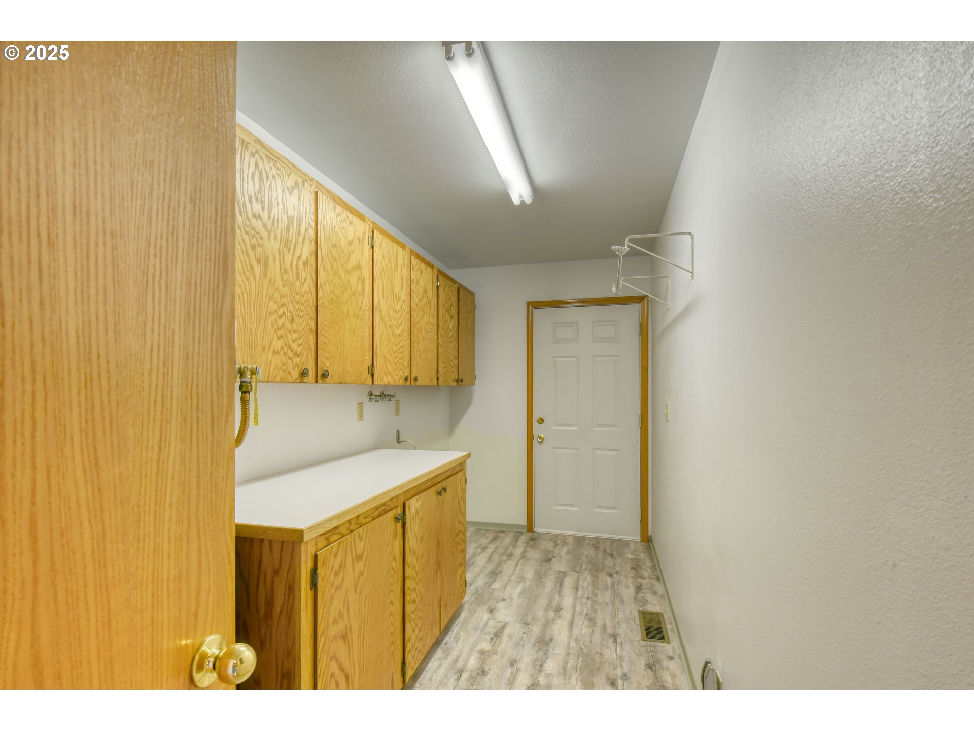 Pendleton, Oregon, 97801, United States, 3 Bedrooms Bedrooms, ,3 BathroomsBathrooms,Residential,For Sale,1891177