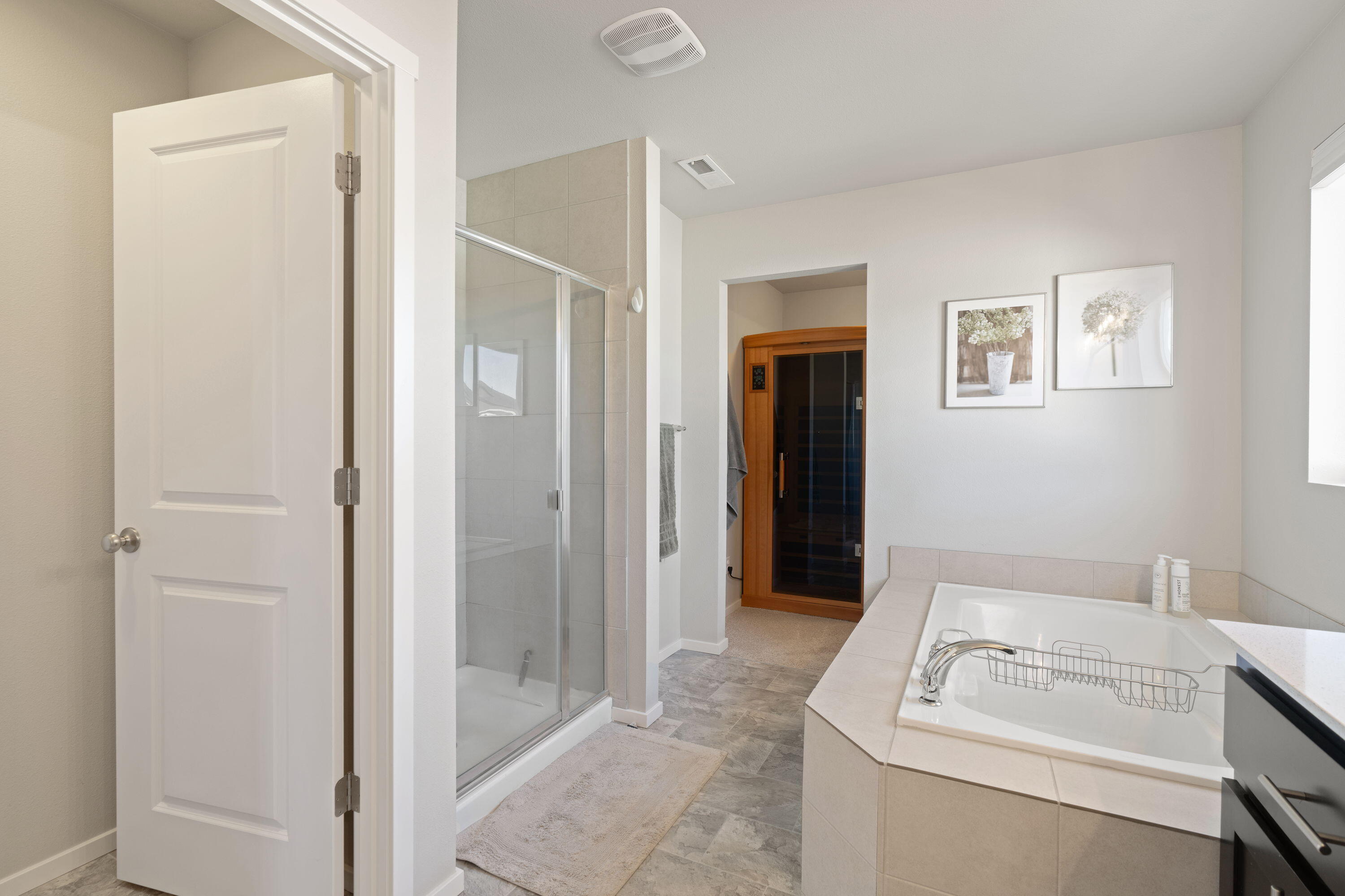 Bend, Oregon, 97702, United States, 5 Bedrooms Bedrooms, ,3 BathroomsBathrooms,Residential,For Sale,1696575