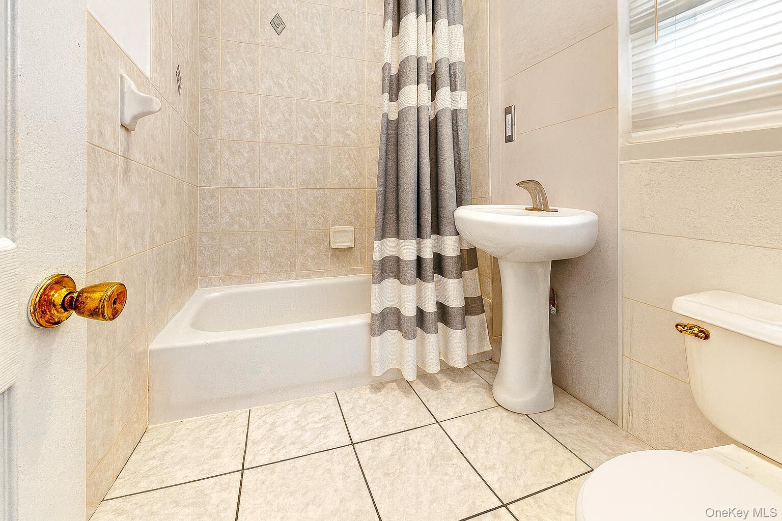 Jamaica, New York, 11435, United States, 4 Bedrooms Bedrooms, ,3 BathroomsBathrooms,Residential,For Sale,1927157