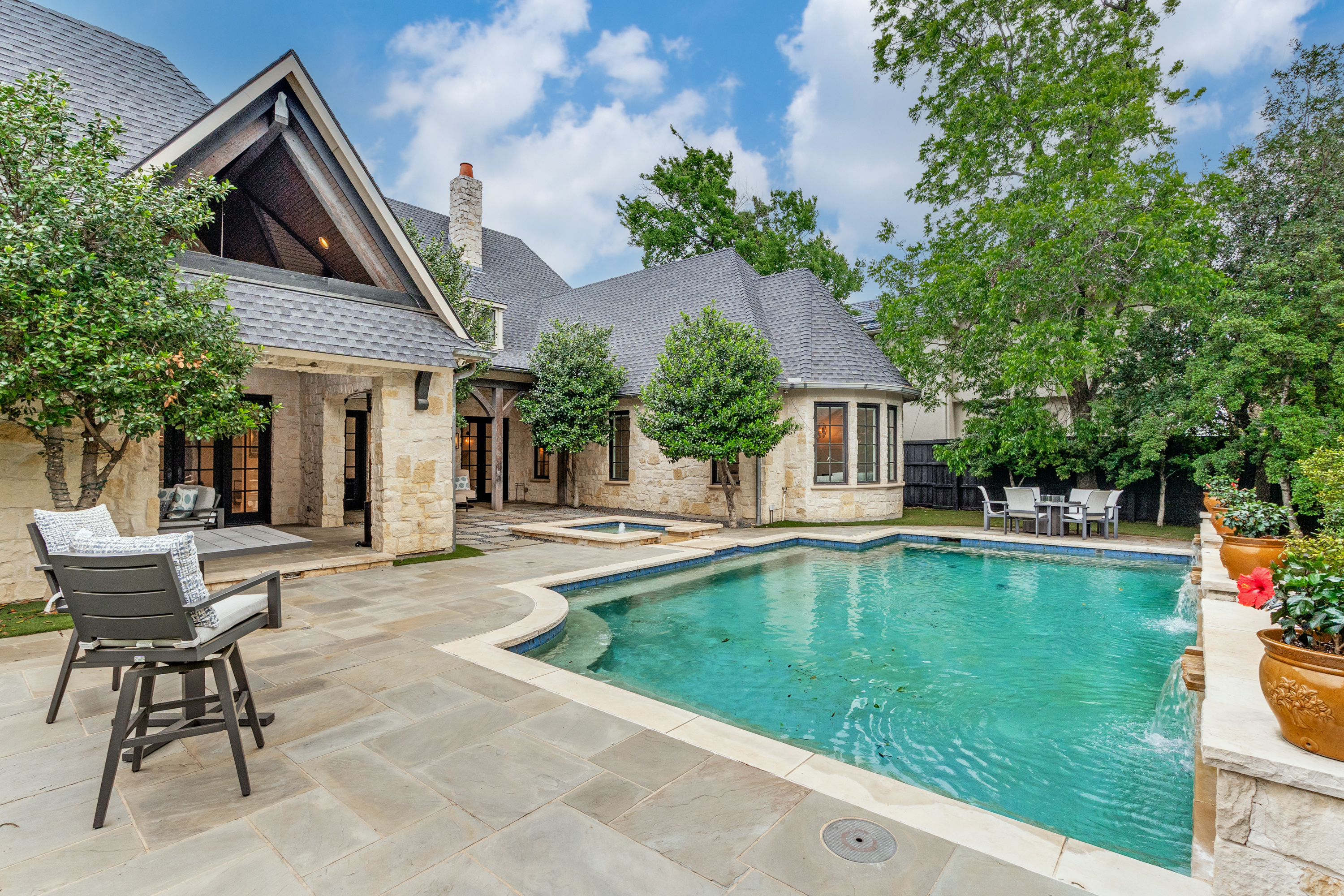  Grand, Light-Filled Retreat Designed for Entertaining in Preston Hollow - 物件實景