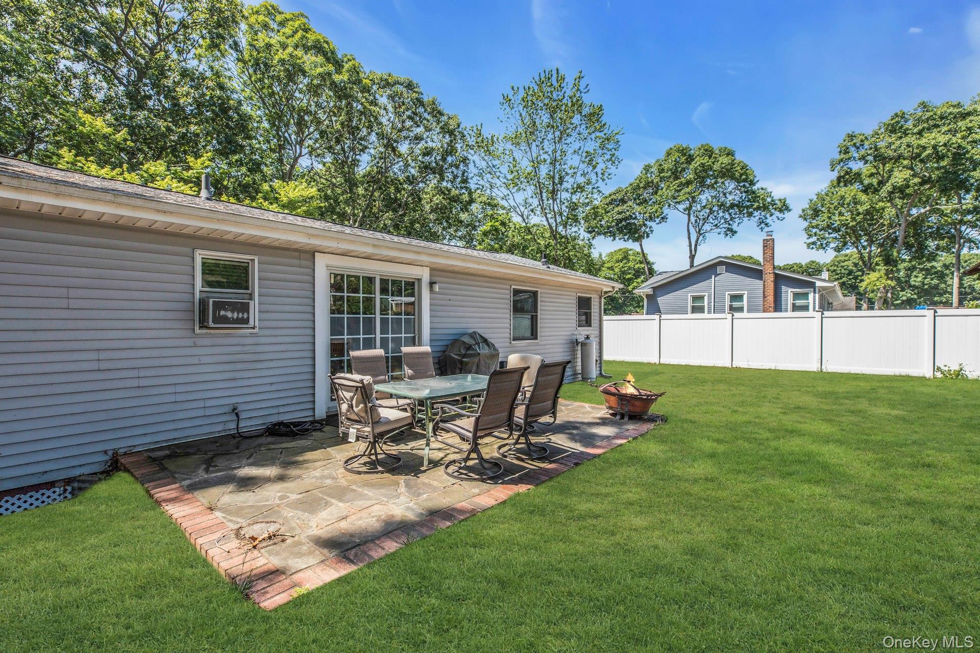  11 Wood Avenue, Shirley, NY, 11967 - 物件實景