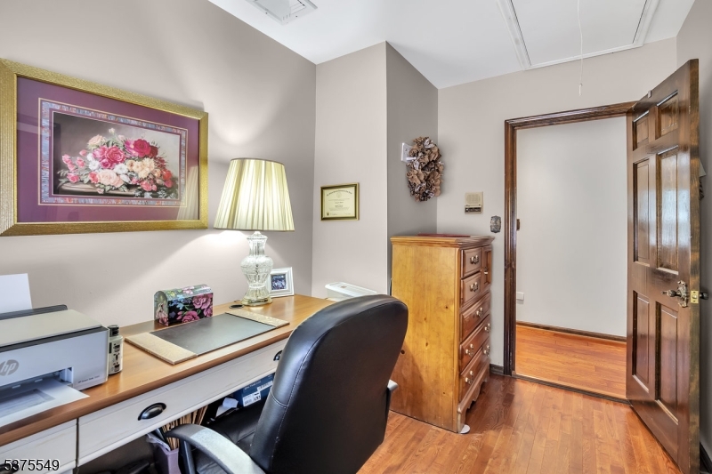 Nutley Twp., New Jersey, 07110, United States, 5 Bedrooms Bedrooms, ,4 BathroomsBathrooms,Residential,For Sale,1906796