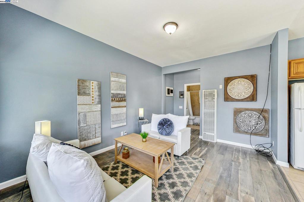 Oakland, California, 94605, United States, ,Residential,For Sale,1921286