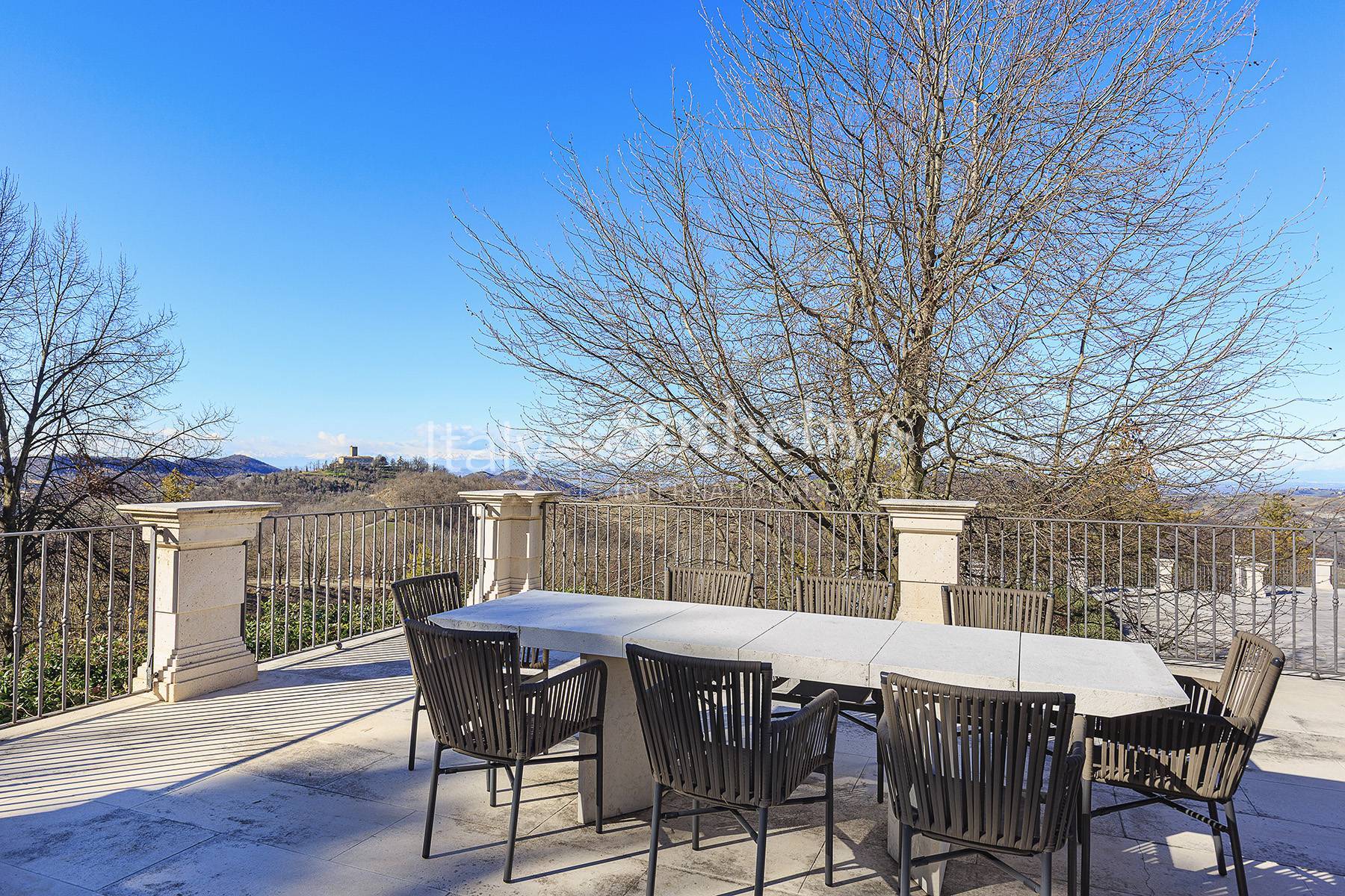  Elegant Hilltop Estate with Private Spa in Oltrepò Pavese - 物件實景