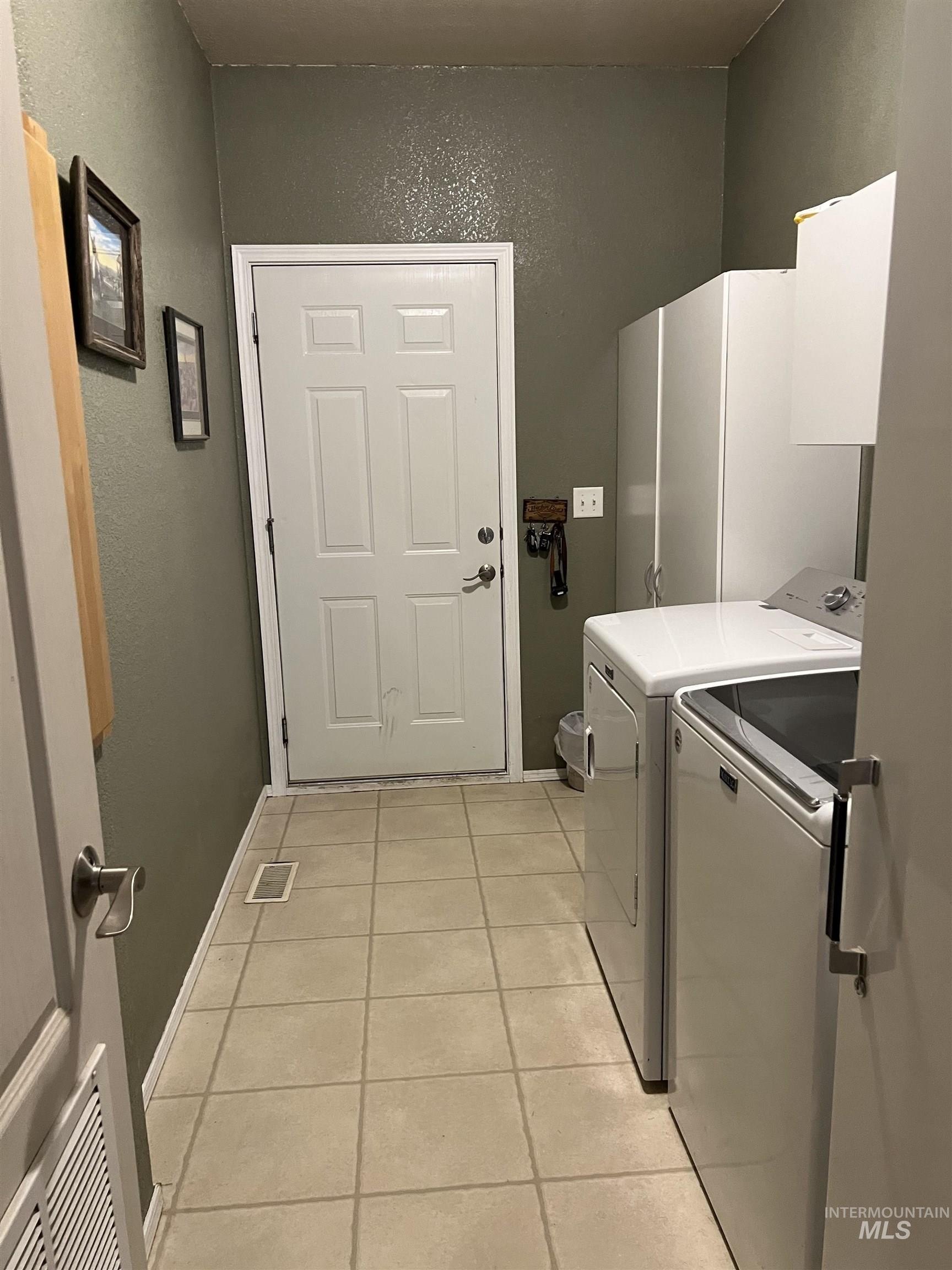 Asotin, Washington, 99402, United States, 3 Bedrooms Bedrooms, ,2 BathroomsBathrooms,Residential,For Sale,1942526