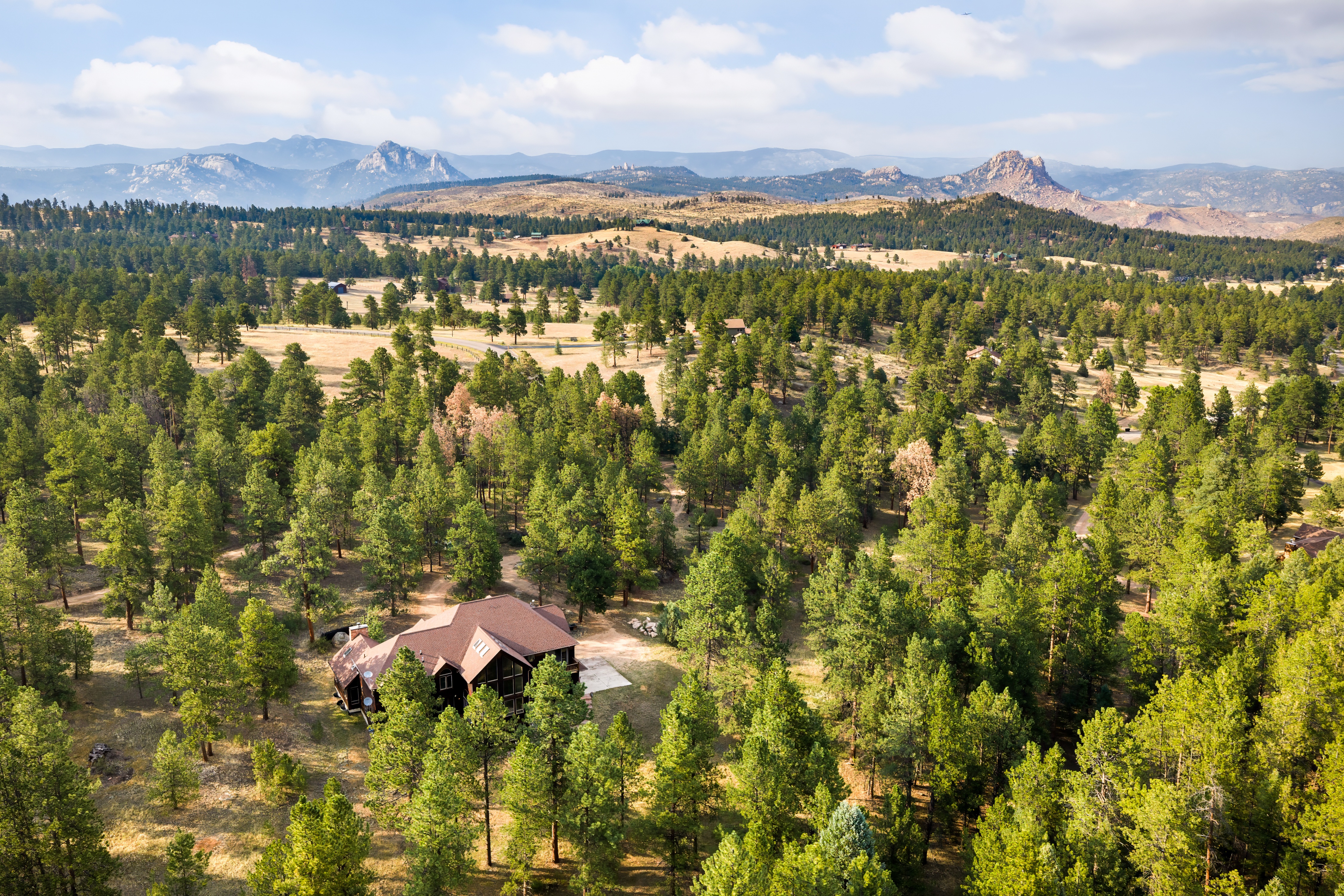  Colorado Living in Impressive 8,200 sq ft Home Backing to Pike National Forest - 物件實景