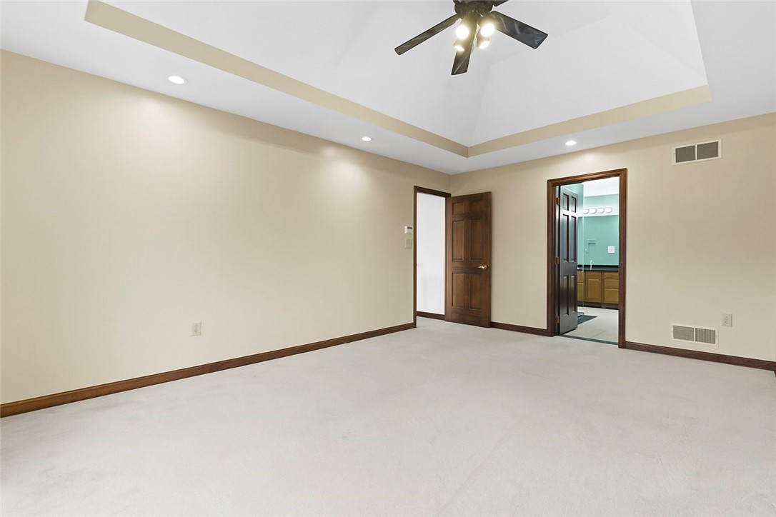 Robinson Twp, Pennsylvania, 15136, United States, 4 Bedrooms Bedrooms, ,4 BathroomsBathrooms,Residential,For Sale,1992157