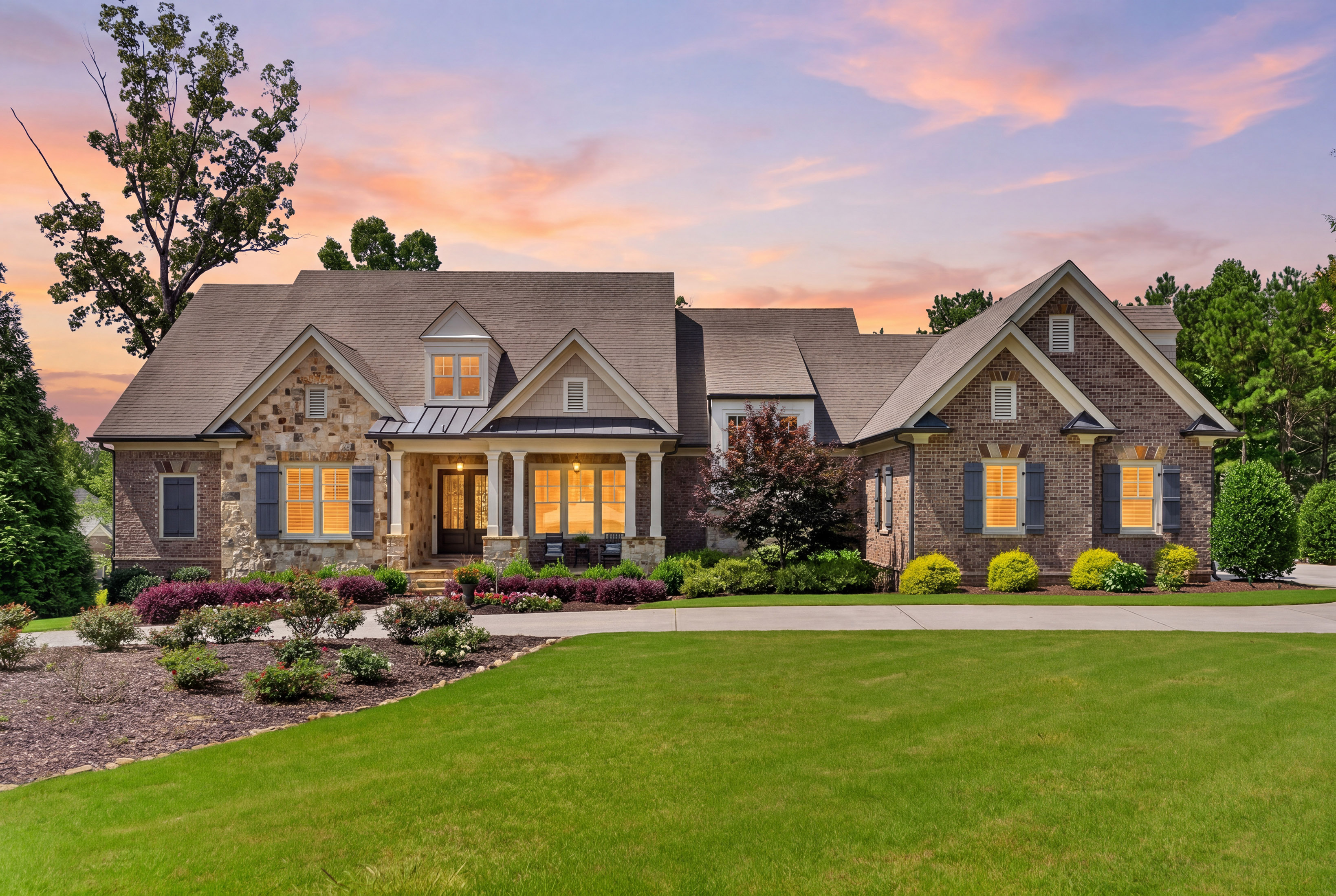  Experience Refined Estate Living in this Exceptional All-Brick and Stone Ranch - 物件實景