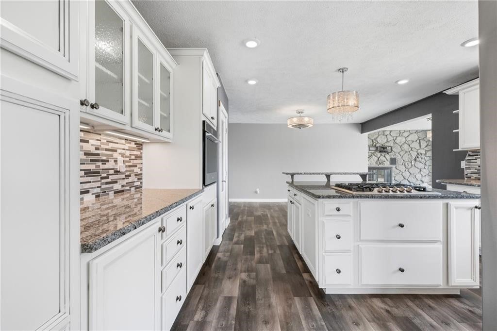 Harrison, Arkansas, 72601, United States, 4 Bedrooms Bedrooms, ,4 BathroomsBathrooms,Residential,For Sale,1993048