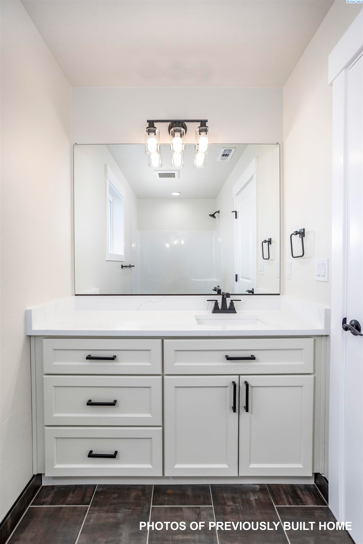 Richland, Washington, 99352, United States, 4 Bedrooms Bedrooms, ,2 BathroomsBathrooms,Residential,For Sale,1980834