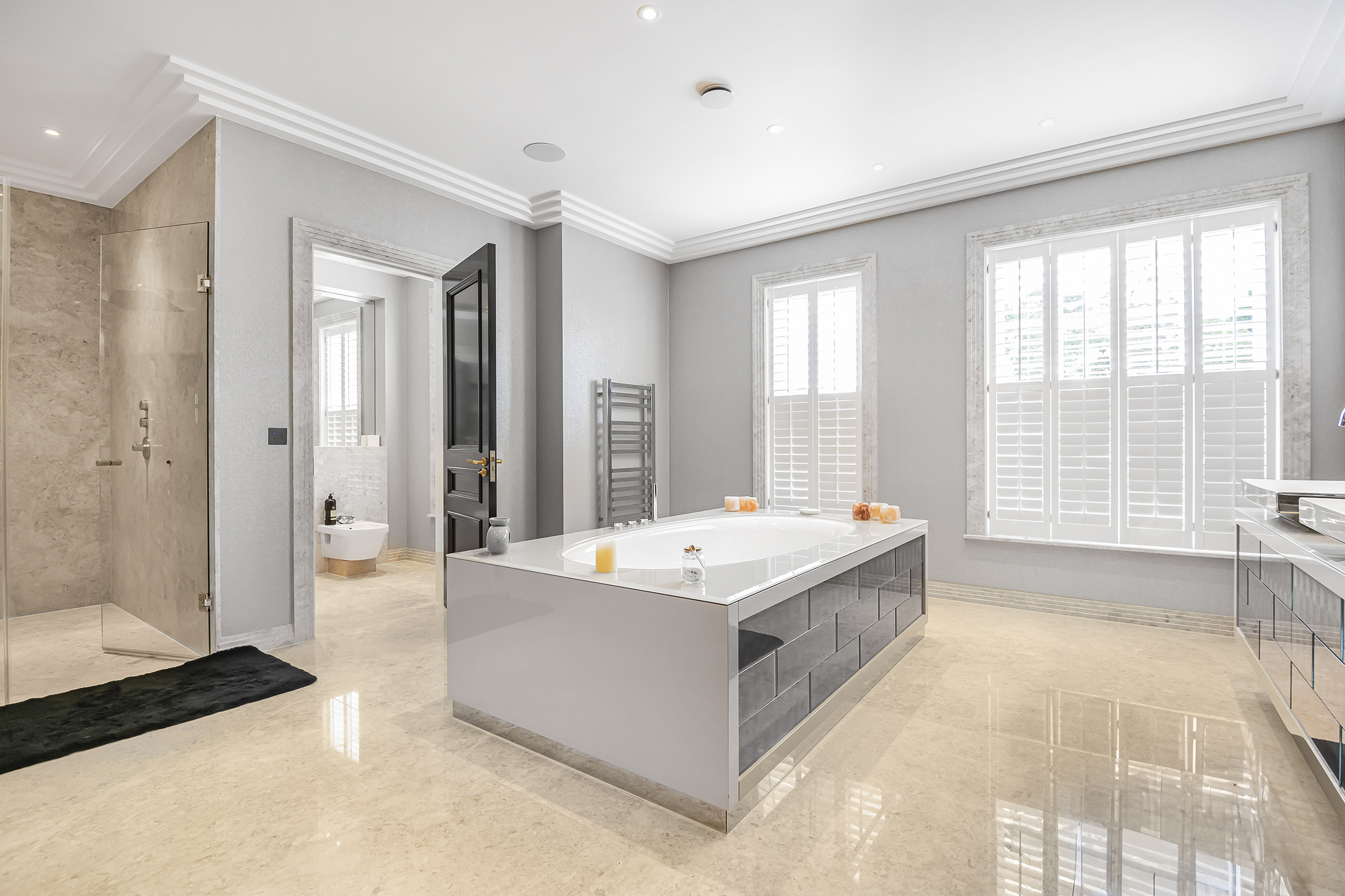  Luxury amenities and an abundance of space in this gated home - 物件實景