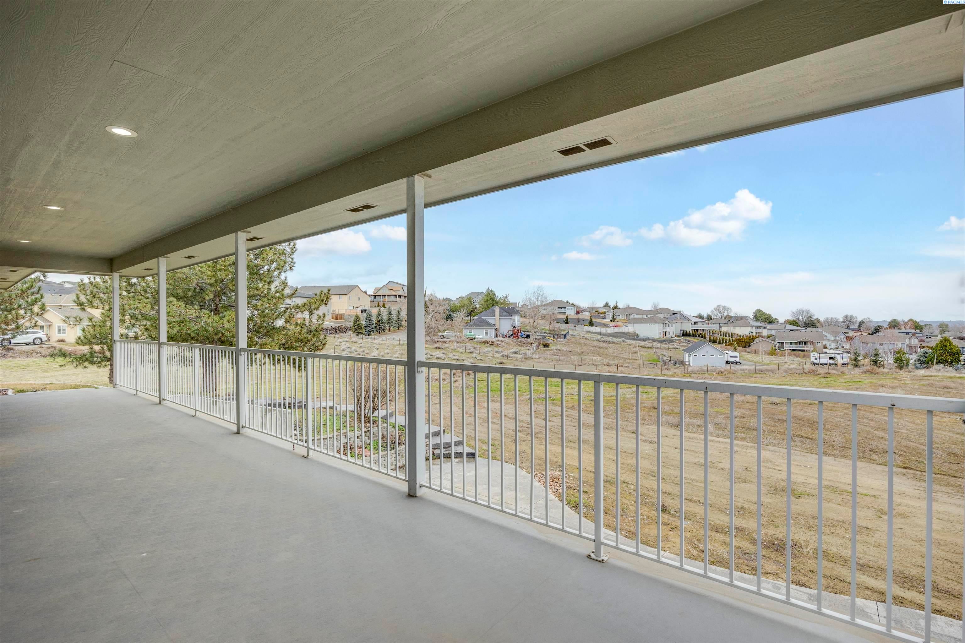 West Richland, Washington, 99353, United States, 5 Bedrooms Bedrooms, ,3 BathroomsBathrooms,Residential,For Sale,2020893