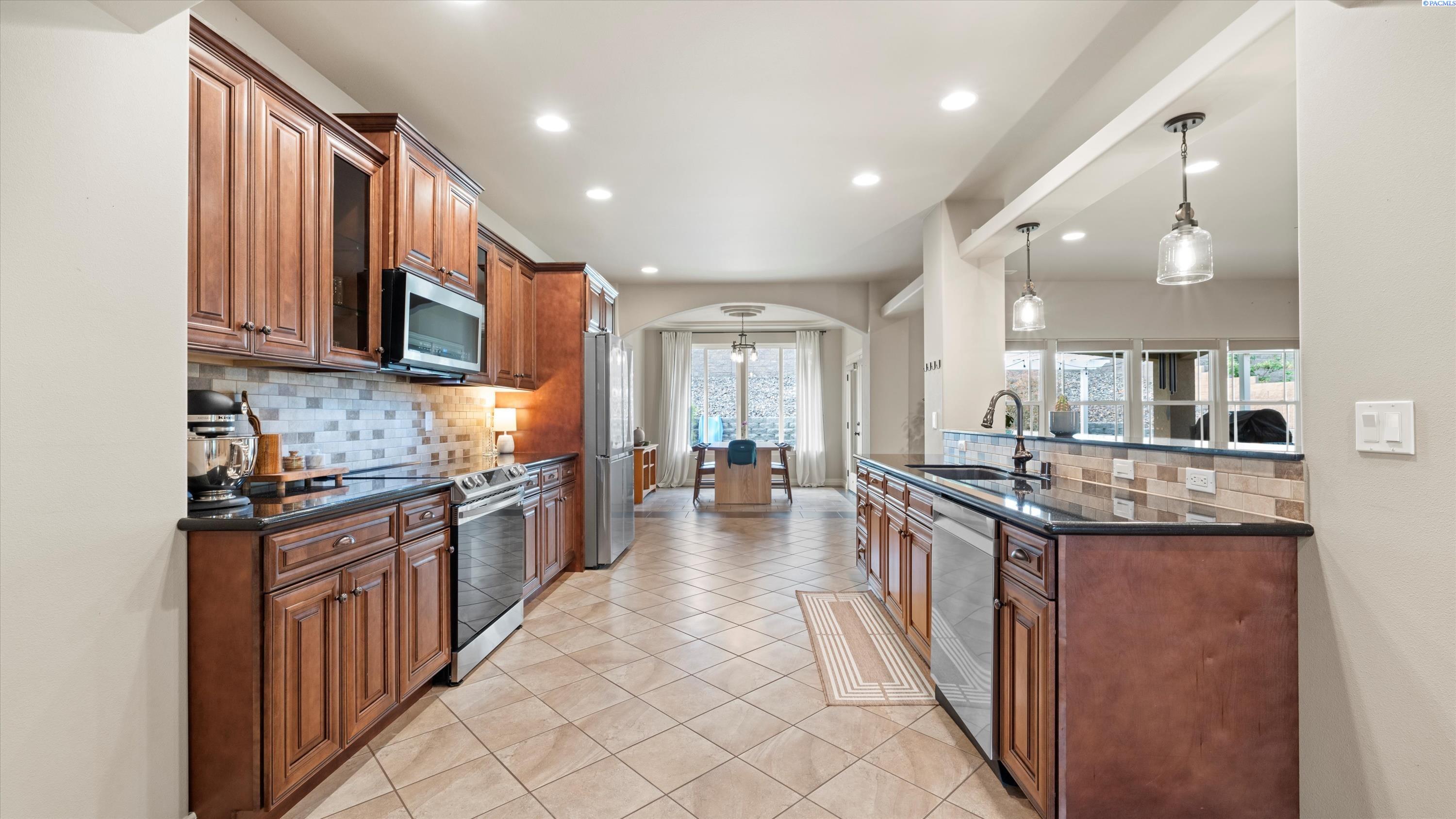 Kennewick, Washington, 99337, United States, 3 Bedrooms Bedrooms, ,2 BathroomsBathrooms,Residential,For Sale,1941817