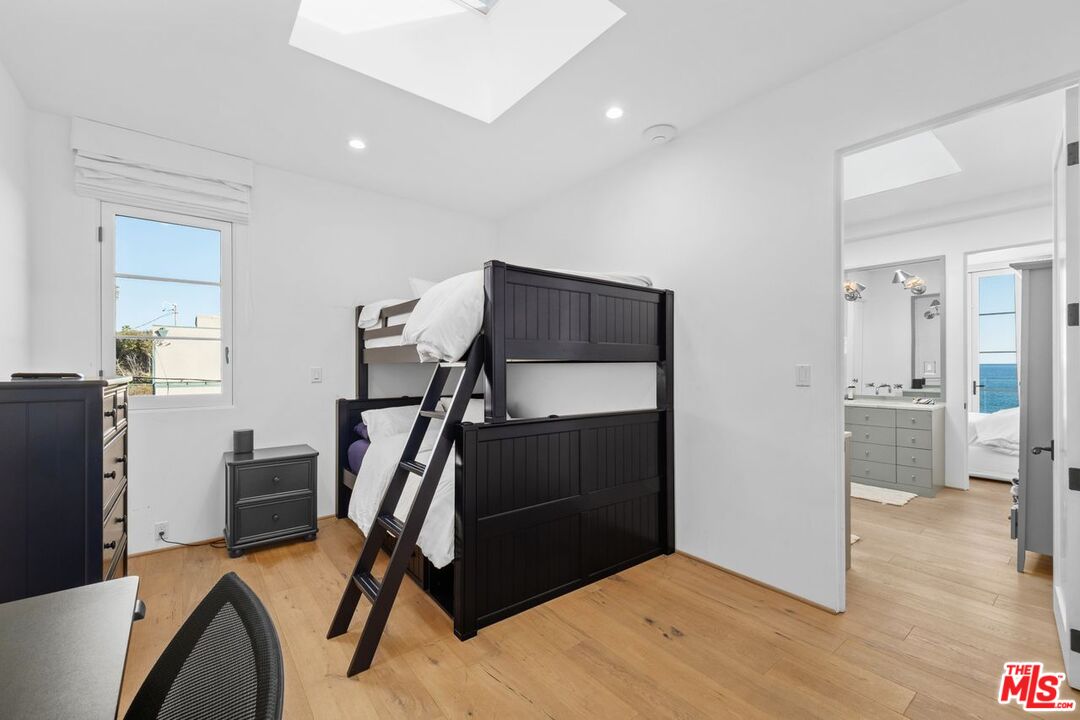 Malibu, California, 90265, United States, 3 Bedrooms Bedrooms, ,3 BathroomsBathrooms,Residential,For Sale,1918714