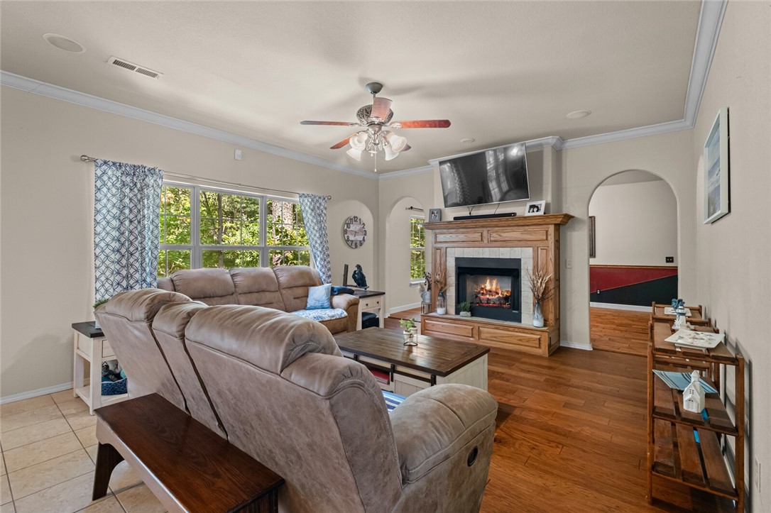 Bella Vista, Arkansas, 72714, United States, 4 Bedrooms Bedrooms, ,3 BathroomsBathrooms,Residential,For Sale,1949126