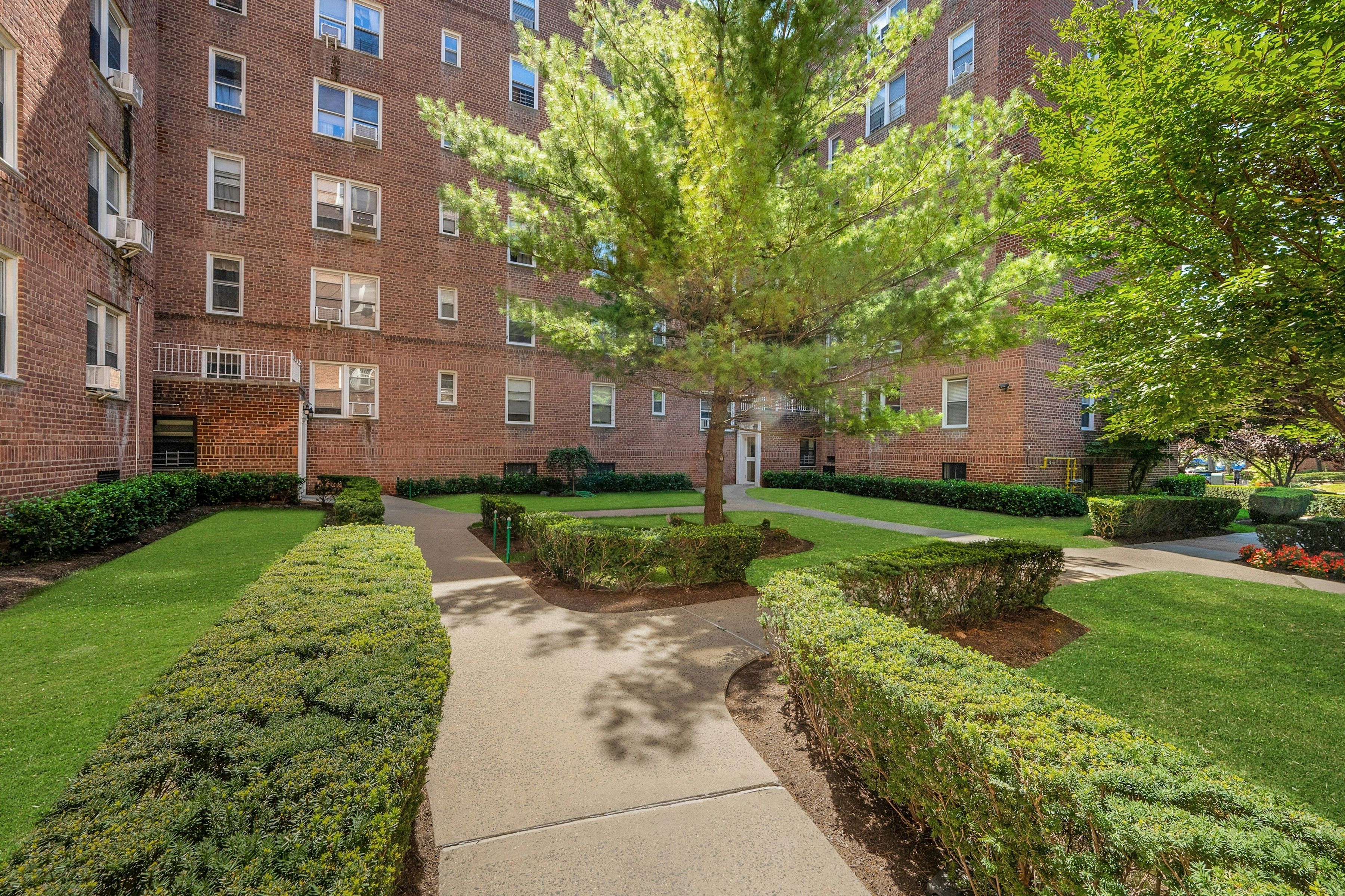  5650 Netherland Avenue - 物件實景