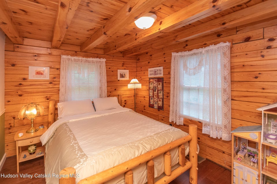 New Paltz, New York, 12561, United States, 3 Bedrooms Bedrooms, ,3 BathroomsBathrooms,Residential,For Sale,1873617
