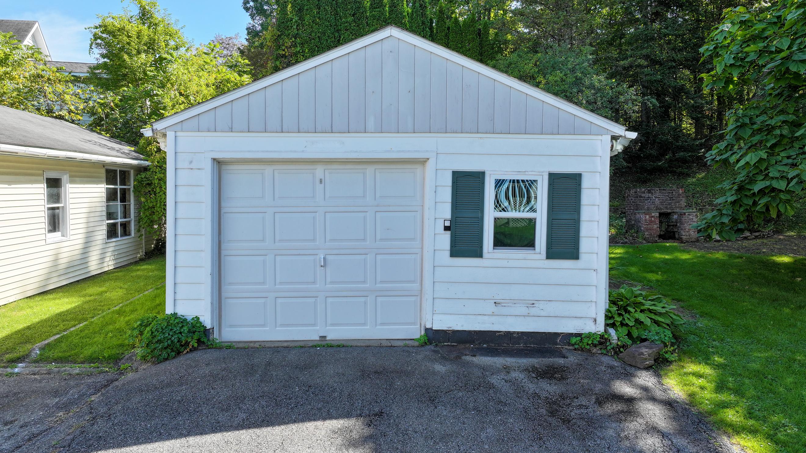  92 Champlain Avenue, Ticonderoga, NY, 12883 - 物件實景