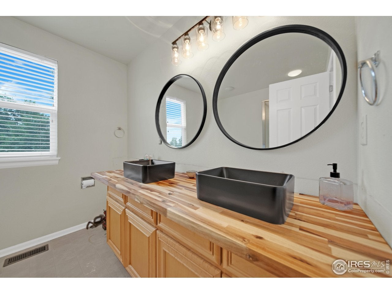 Brighton, Colorado, 80601, United States, 5 Bedrooms Bedrooms, ,2 BathroomsBathrooms,Residential,For Sale,1981622