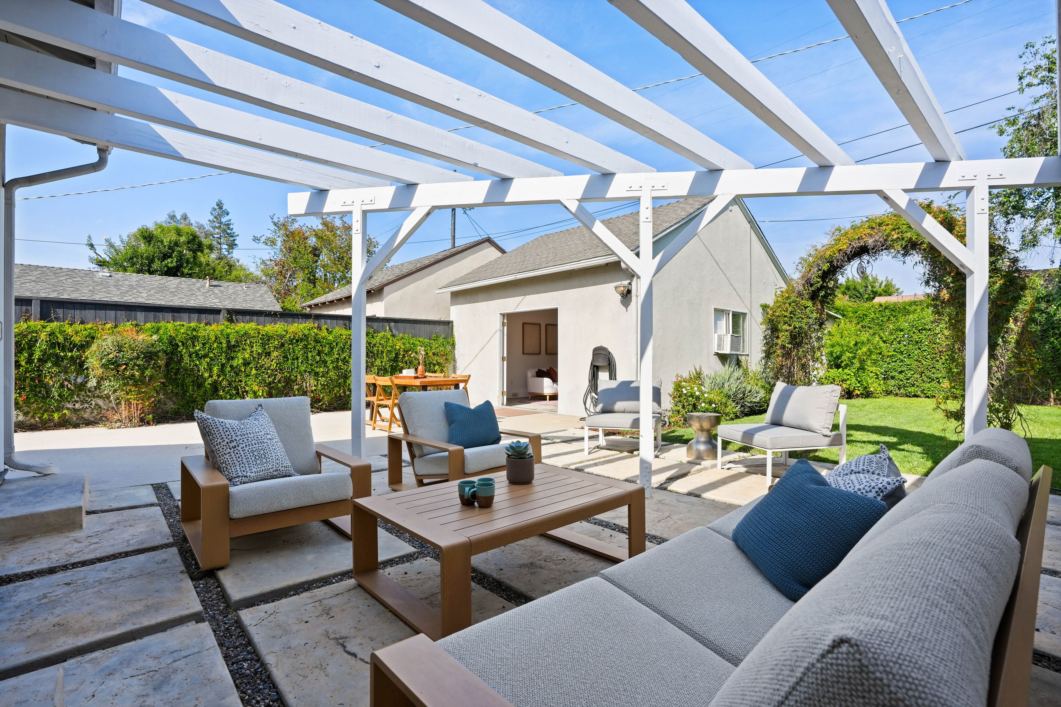  6506 Colbath Avenue - 物件實景