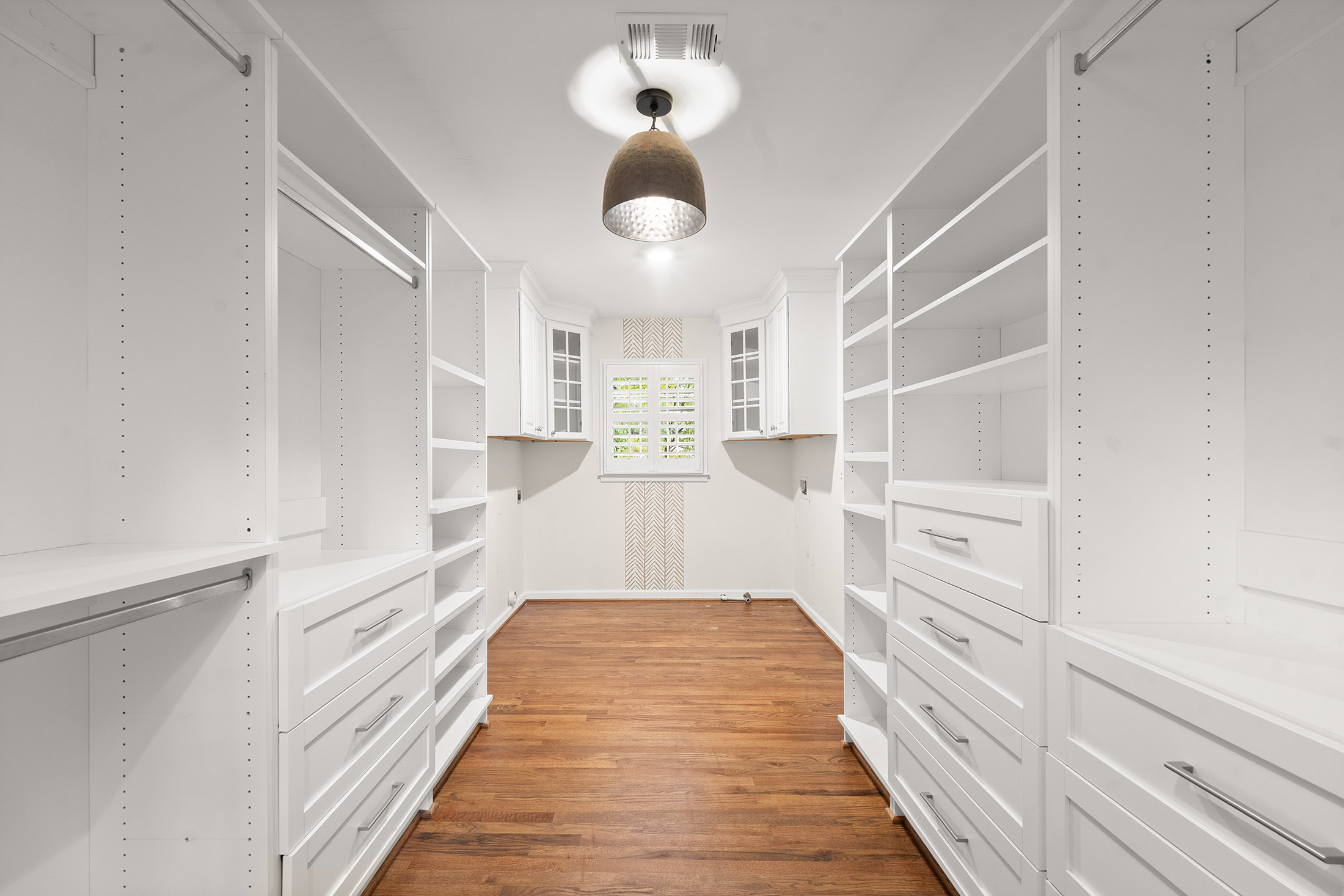  Beautifully Transformed Home in Lassiter School District - 物件實景