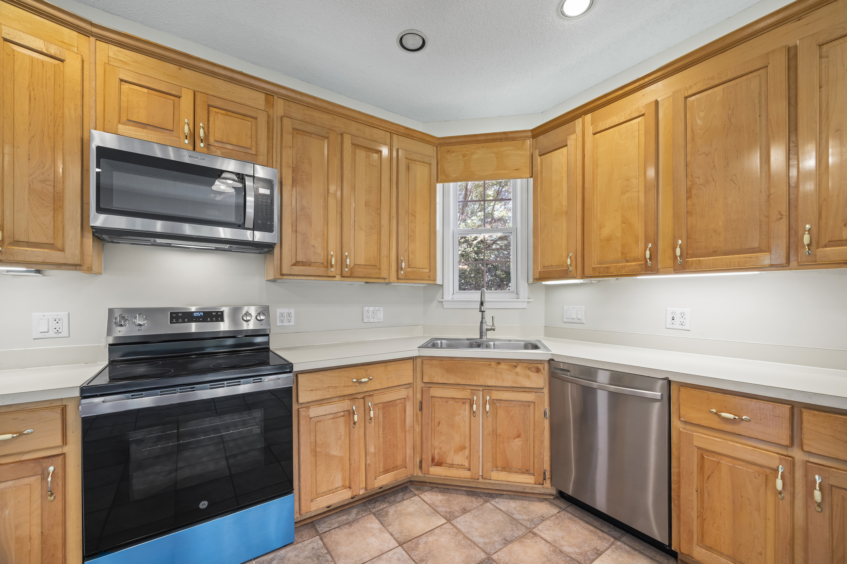 Hartwell, Georgia, 30643, United States, 4 Bedrooms Bedrooms, ,4 BathroomsBathrooms,Residential,For Sale,1906193