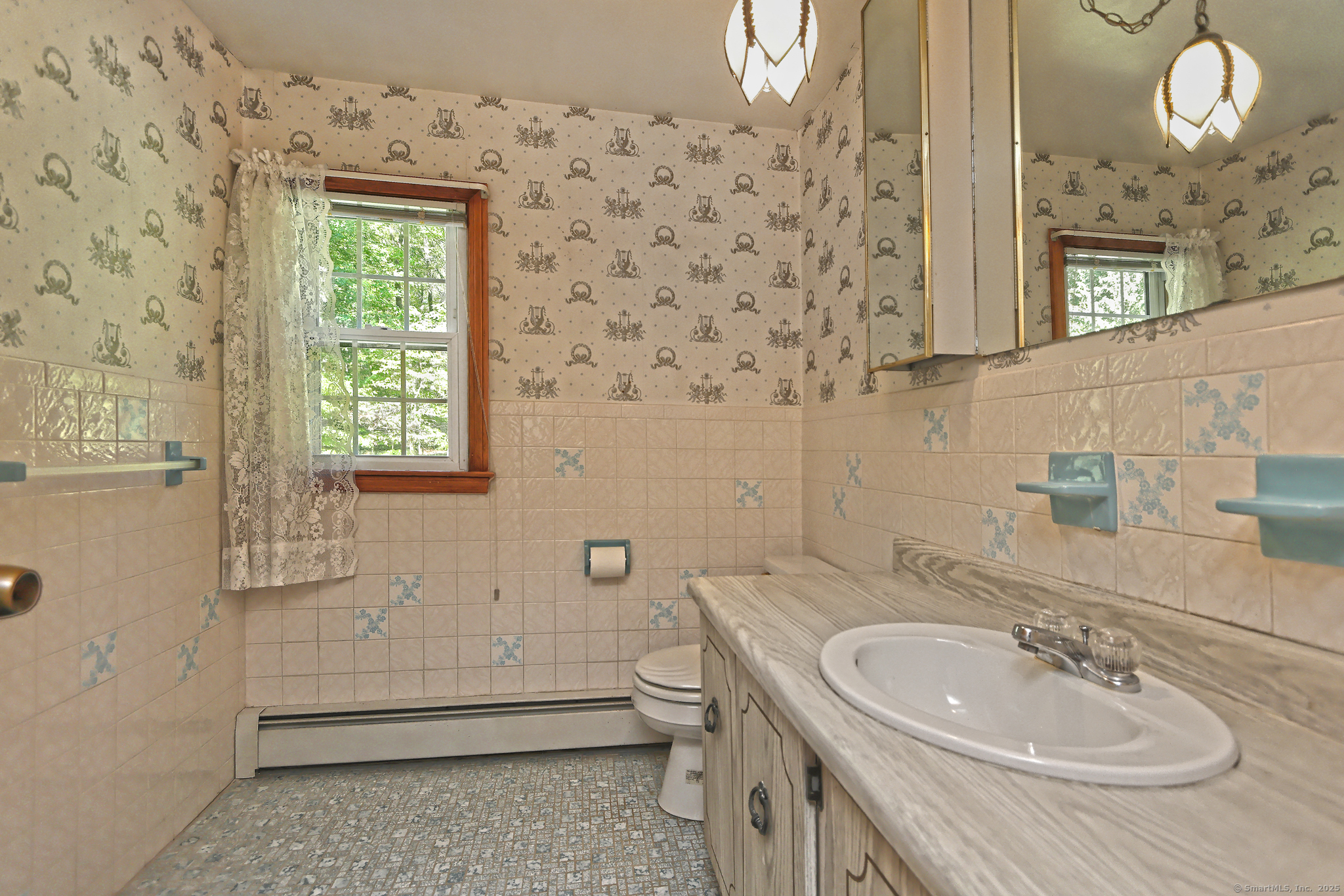 Hamden, Connecticut, 06518, United States, 4 Bedrooms Bedrooms, ,2 BathroomsBathrooms,Residential,For Sale,1940794