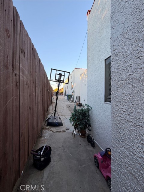 Los Angeles, California, 90033, United States, 8 Bedrooms Bedrooms, ,Residential,For Sale,1976644