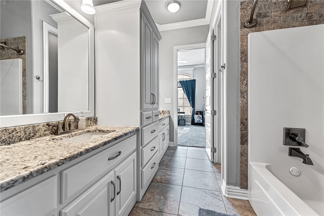 Centerton, Arkansas, 72719, United States, 5 Bedrooms Bedrooms, ,5 BathroomsBathrooms,Residential,For Sale,1992149