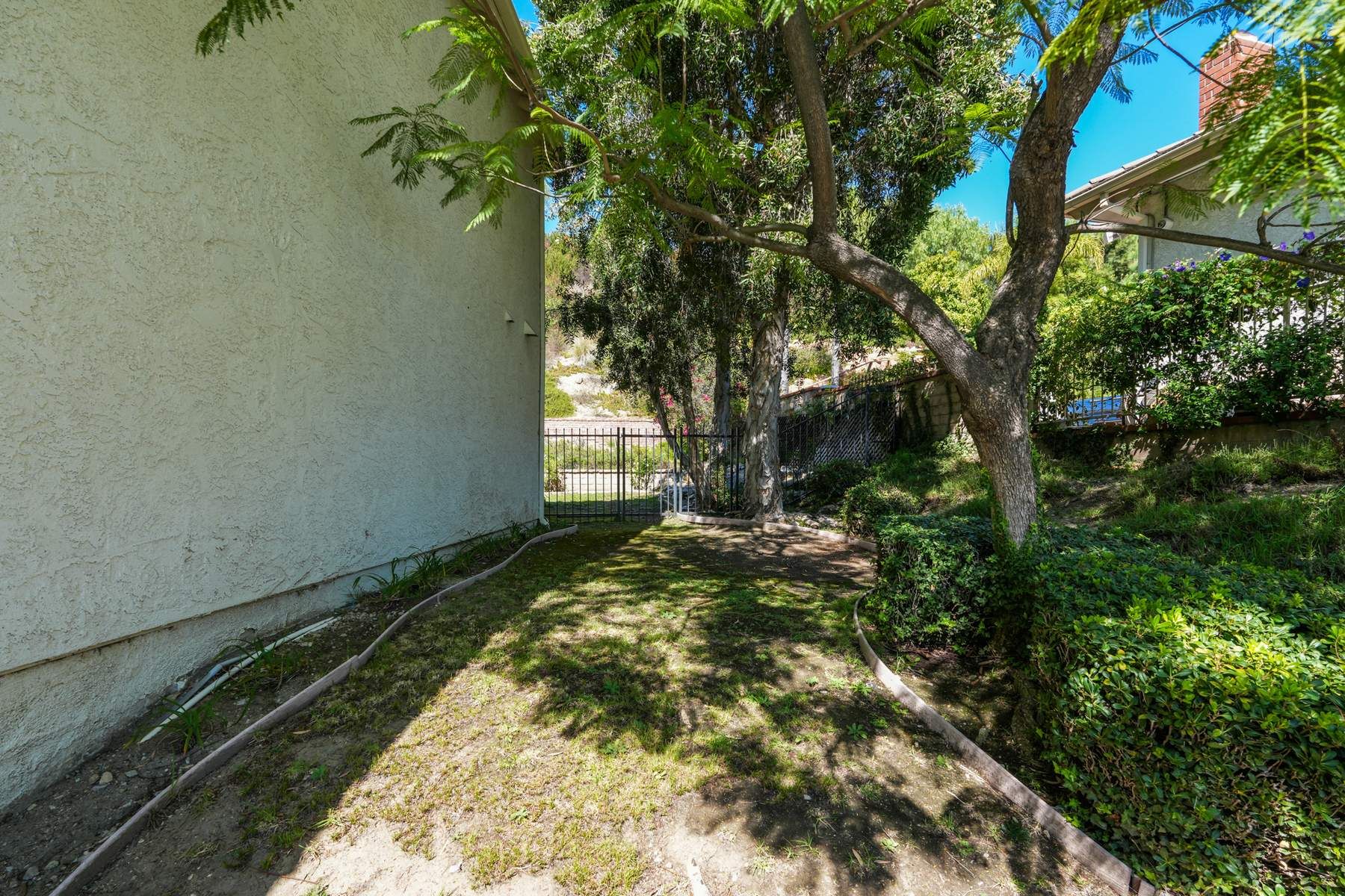  2440 Flintridge Drive - 物件實景