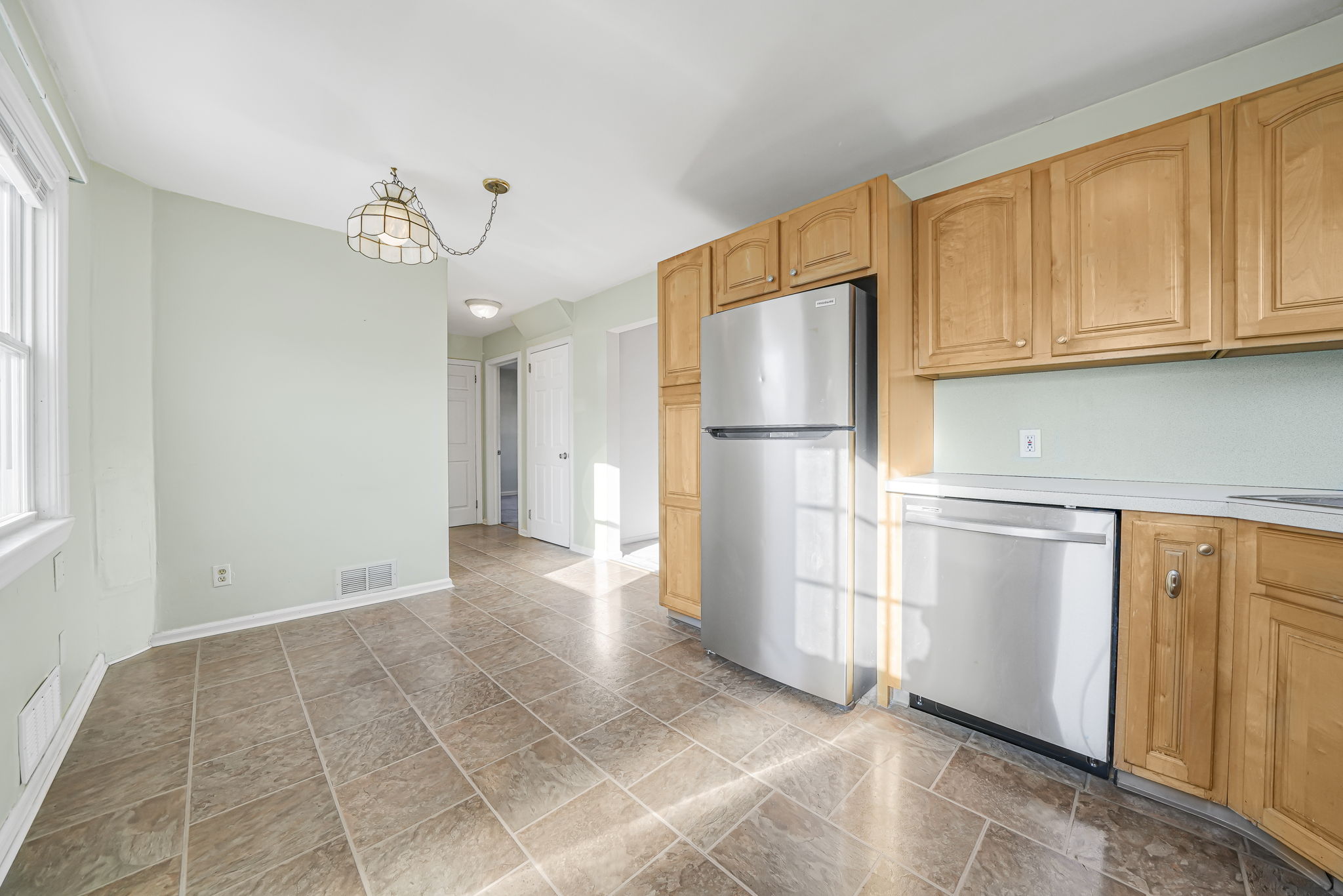 Elmwood Park, New Jersey, 07407, United States, 4 Bedrooms Bedrooms, ,2 BathroomsBathrooms,Residential,For Sale,2009645