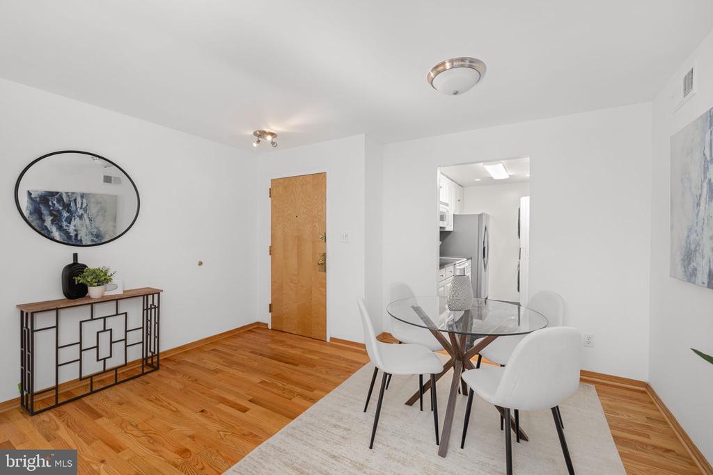 Washington, District of Columbia, 20009, United States, 2 Bedrooms Bedrooms, ,2 BathroomsBathrooms,Residential,For Sale,1981546