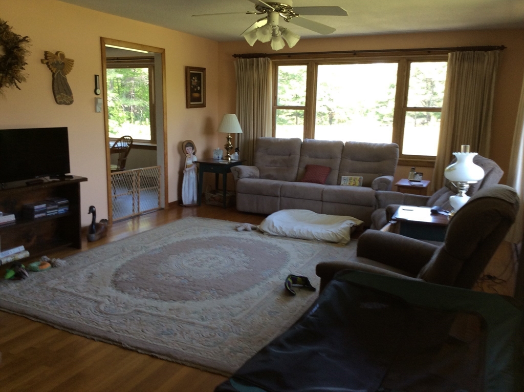 North Brookfield, Massachusetts, 01535, United States, 4 Bedrooms Bedrooms, ,2 BathroomsBathrooms,Residential,For Sale,1980340