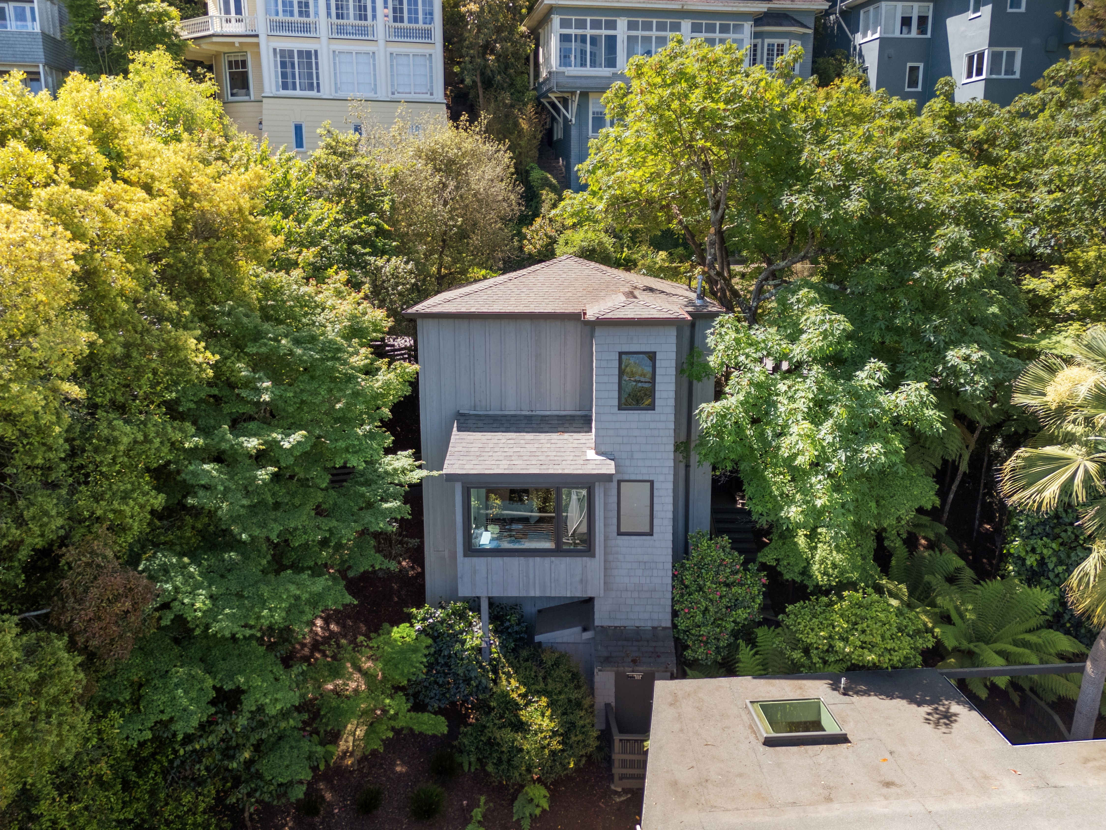  Coastal Living on Coveted Beach Road - 物件實景