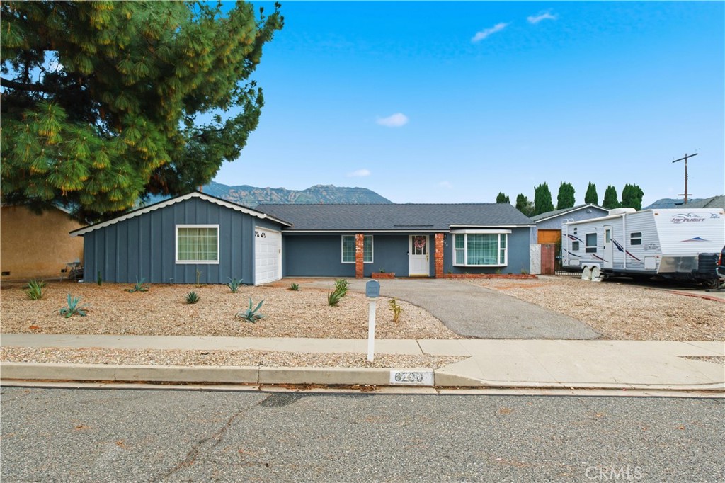 Simi Valley, California, 93063, United States, 3 Bedrooms Bedrooms, ,2 BathroomsBathrooms,Residential,For Sale,2006208