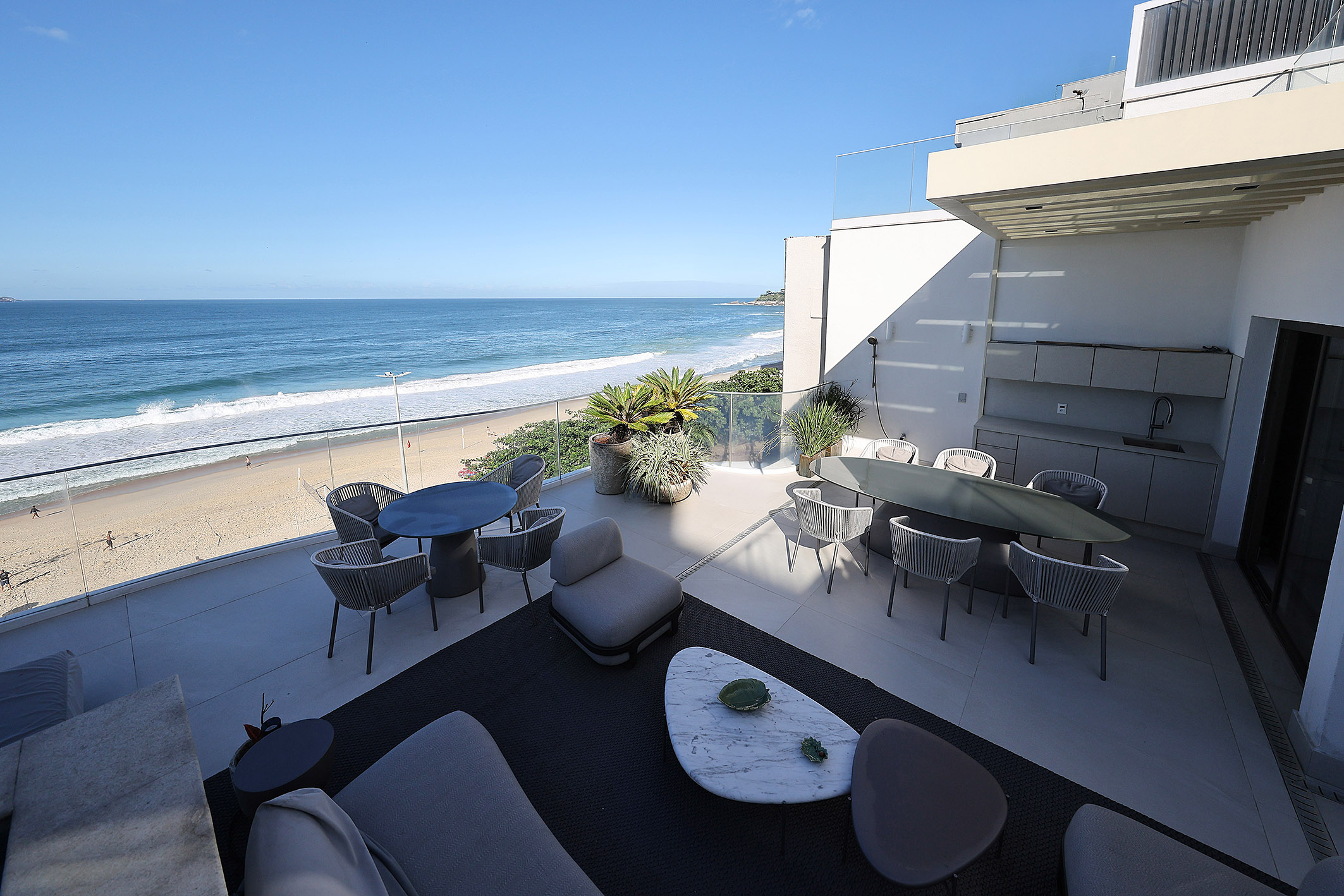  Uninterrupted Ocean Views in a One-of-a-Kind Penthouse in Leblon - 物件實景
