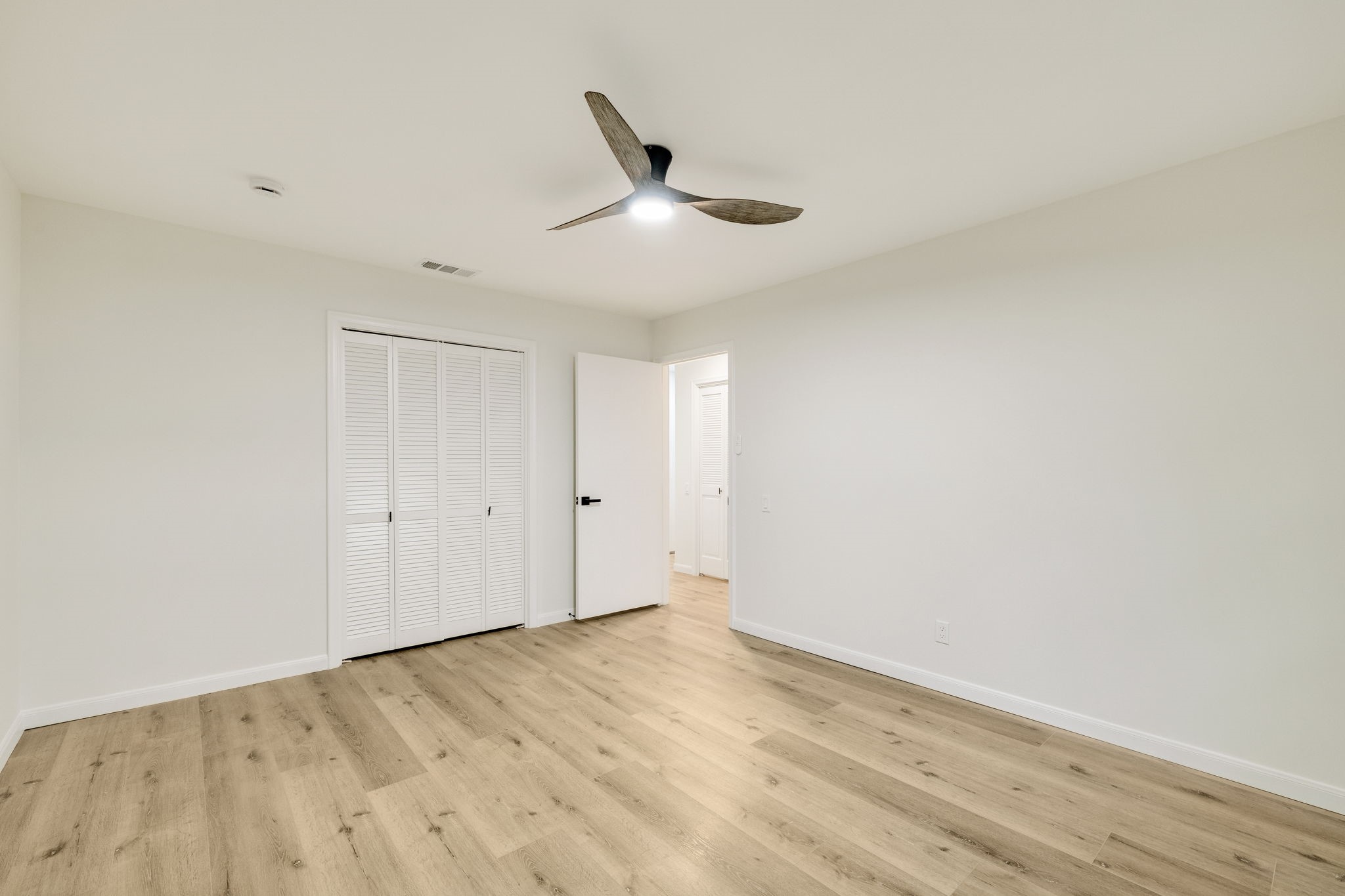 Irving, Texas, 75062, United States, 4 Bedrooms Bedrooms, ,3 BathroomsBathrooms,Residential,For Sale,1933641