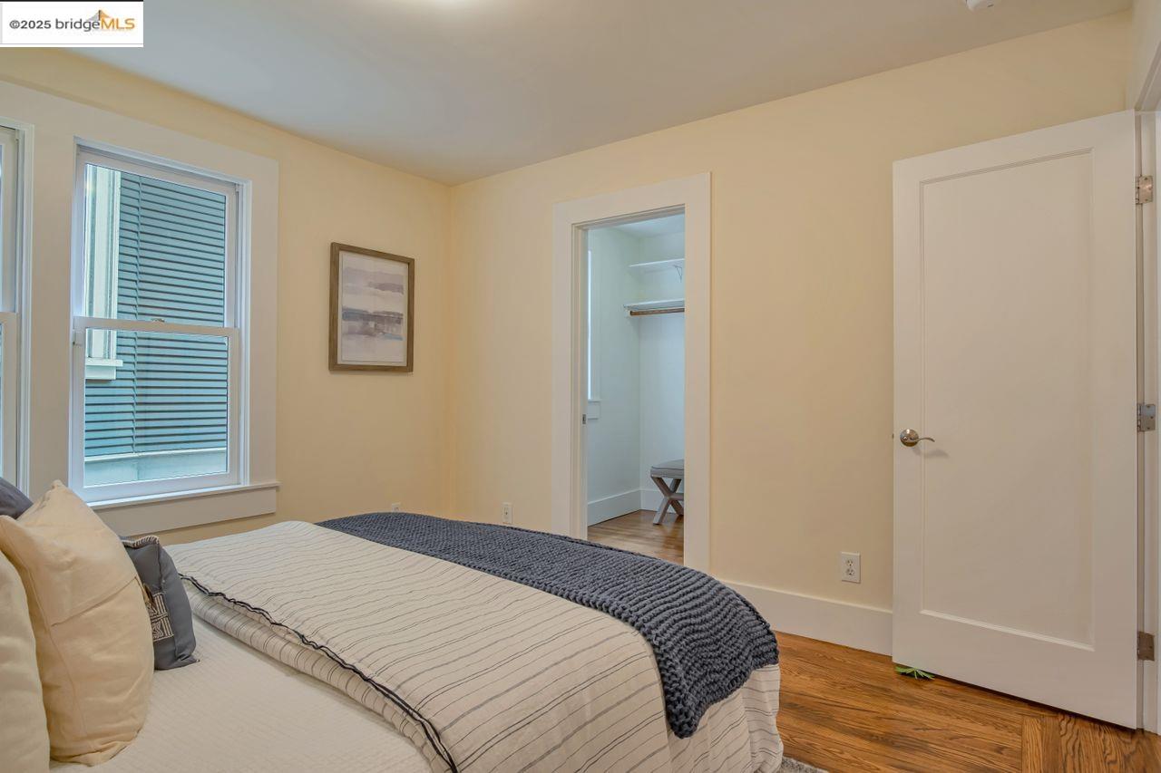 Oakland, California, 94609, United States, 2 Bedrooms Bedrooms, ,1 BathroomBathrooms,Residential,For Sale,1934711