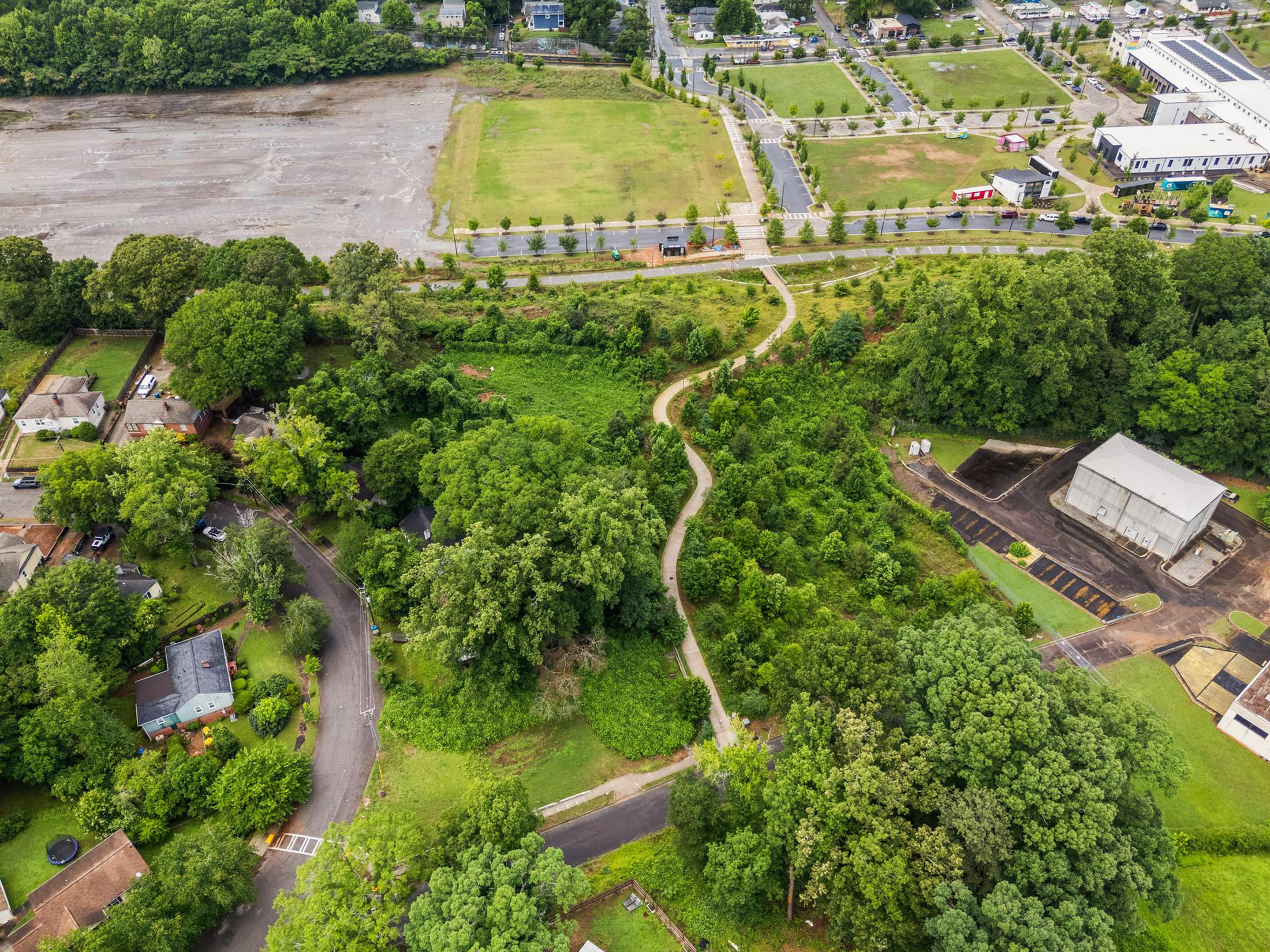  Move-in Ready Four Bedroom Home Offers Intown Convenience - 物件實景