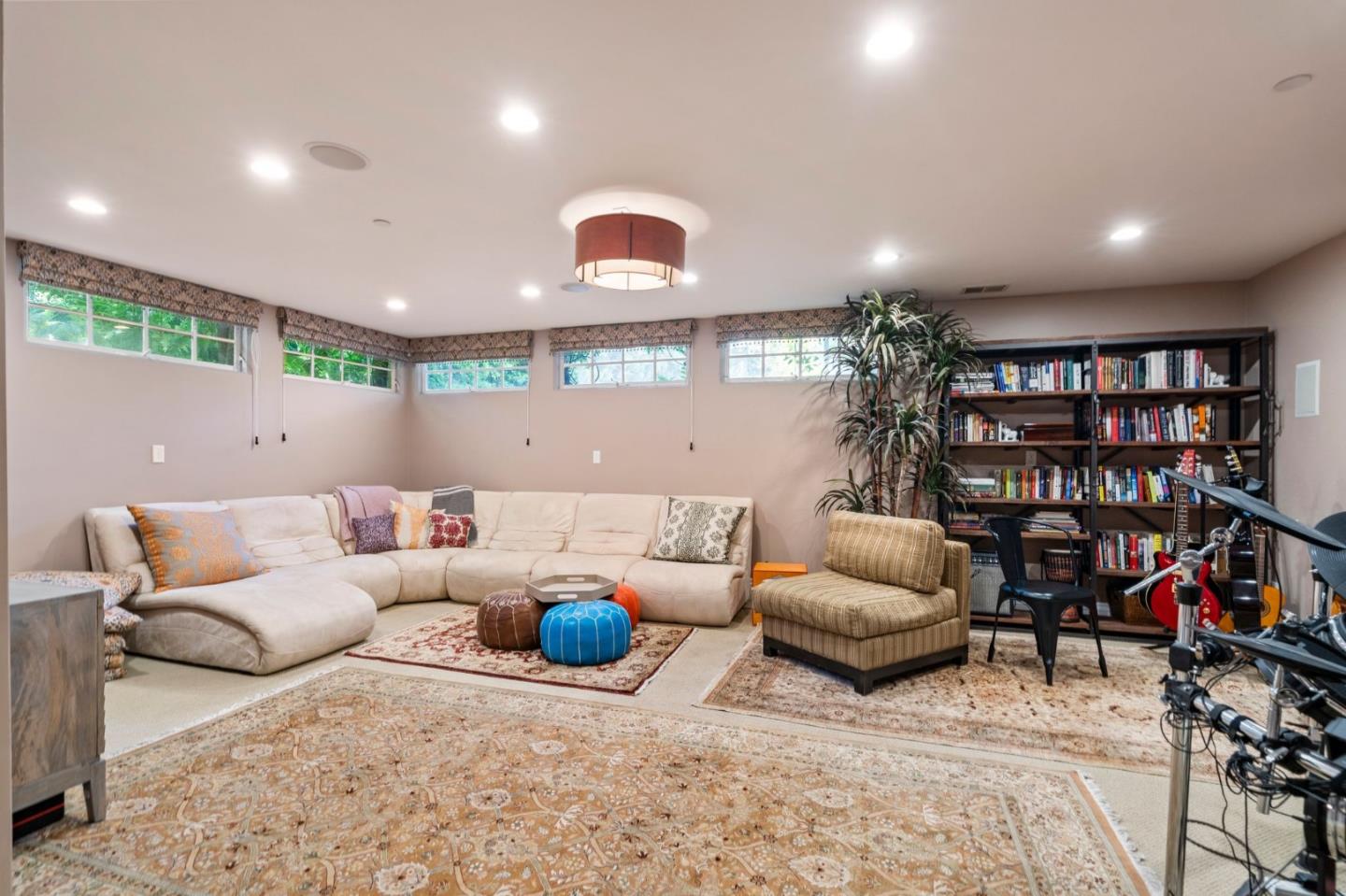 Hillsborough, California, 94010, United States, 6 Bedrooms Bedrooms, ,7 BathroomsBathrooms,Residential,For Sale,1947019